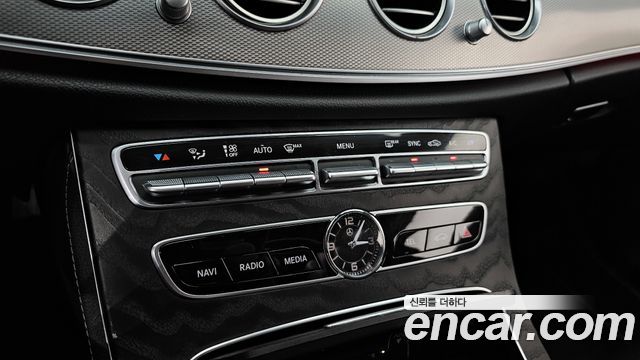 Mercedes-Benz E-Class 2020 — photo 24