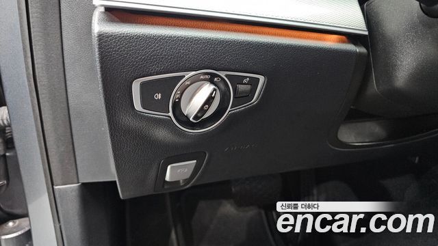 Mercedes-Benz E-Class 2020 — photo 25