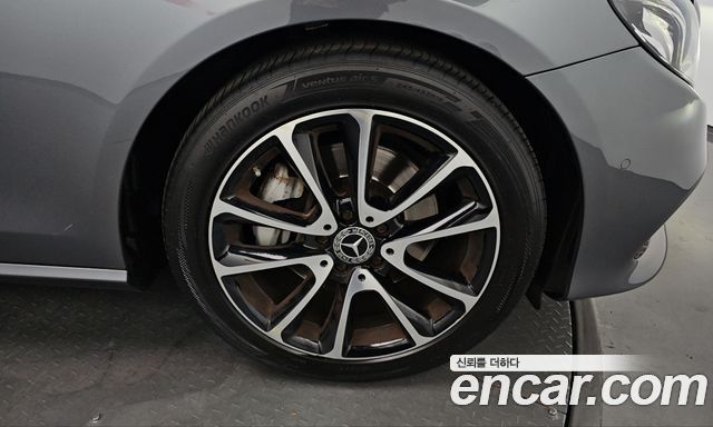 Mercedes-Benz E-Class 2020 — photo 7