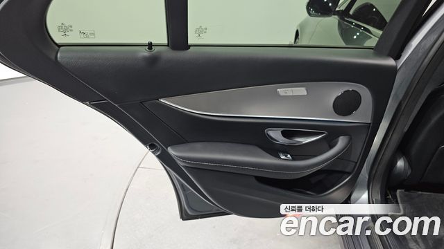 Mercedes-Benz E-Class 2020 — photo 15