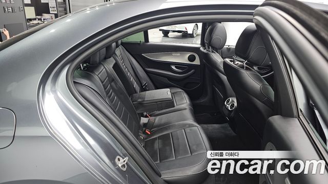 Mercedes-Benz E-Class 2020 — photo 16