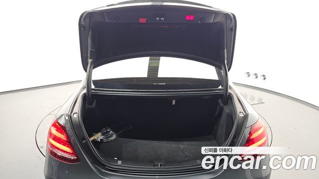 Mercedes-Benz E-Class 2020 — photo 30