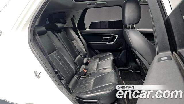 Land Rover Discovery Sport 2016 — photo 11