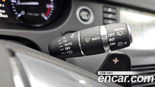 Land Rover Discovery Sport 2016 — photo 17