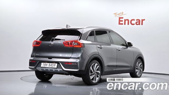 Kia Niro 2018 — photo 2