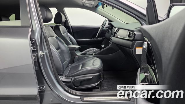 Kia Niro 2018 — photo 16