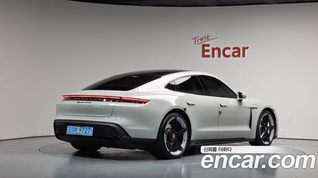 Porsche Taycan 2023 — photo 2
