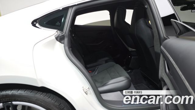 Porsche Taycan 2023 — photo 17