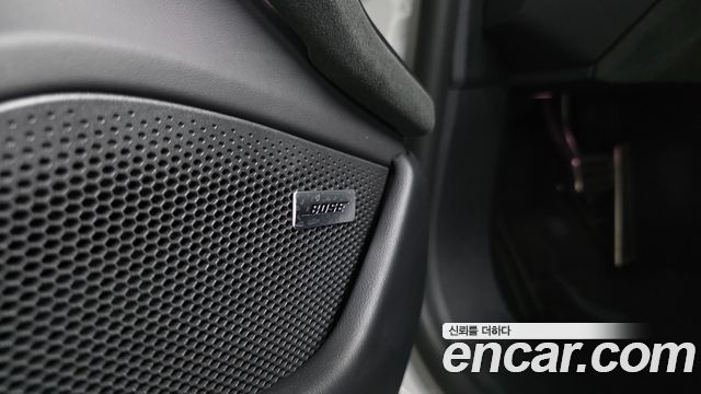 Porsche Taycan 2023 — photo 25
