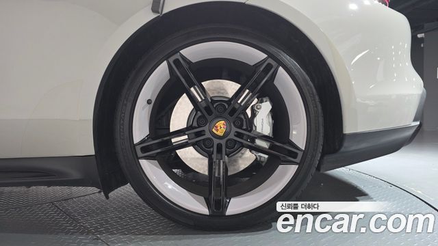 Porsche Taycan 2023 — photo 7