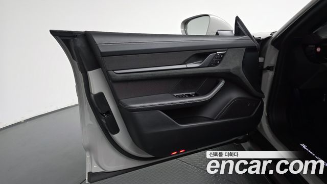 Porsche Taycan 2023 — photo 14