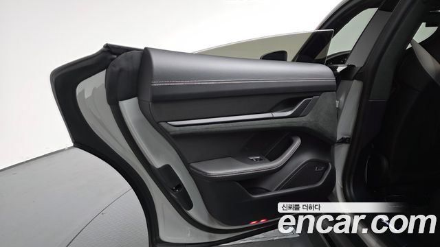 Porsche Taycan 2023 — photo 15