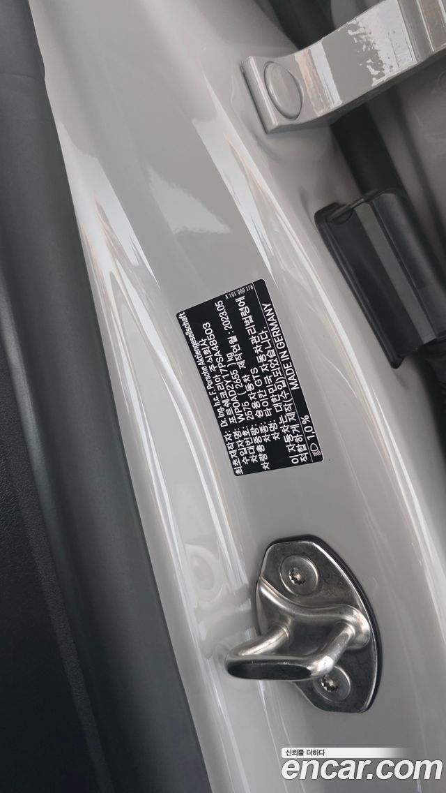 Porsche Taycan 2023 — photo 27