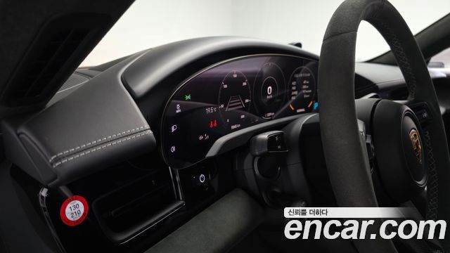 Porsche Taycan 2023 — photo 32