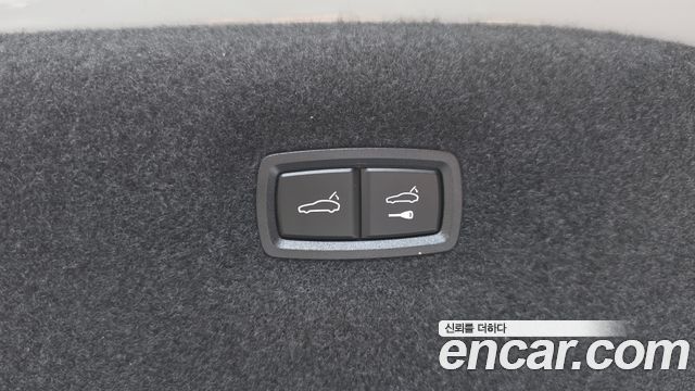 Porsche Taycan 2023 — photo 36