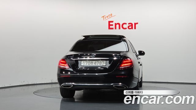 Mercedes-Benz E-Class 2020 — photo 4
