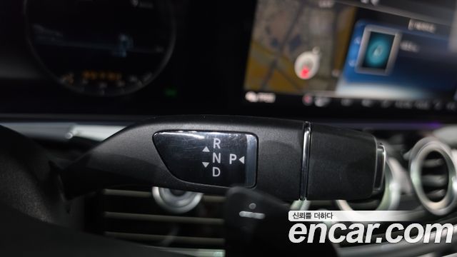 Mercedes-Benz E-Class 2020 — photo 12