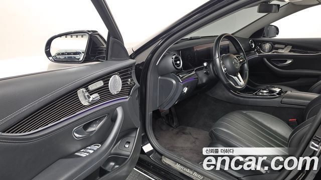 Mercedes-Benz E-Class 2020 — photo 13