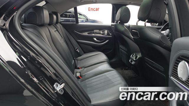 Mercedes-Benz E-Class 2020 — photo 17