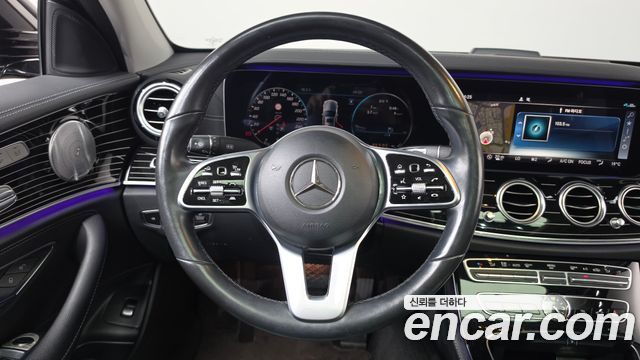 Mercedes-Benz E-Class 2020 — photo 19
