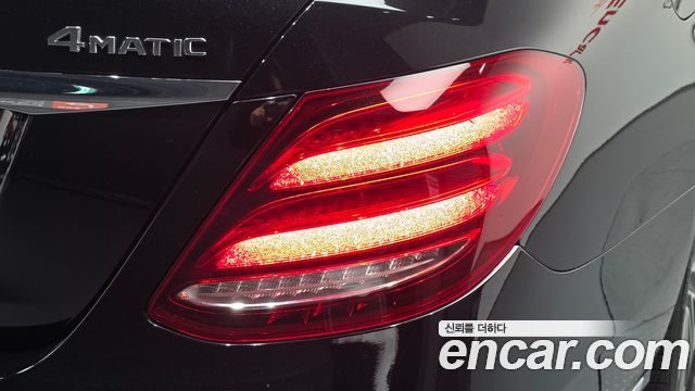 Mercedes-Benz E-Class 2020 — photo 9