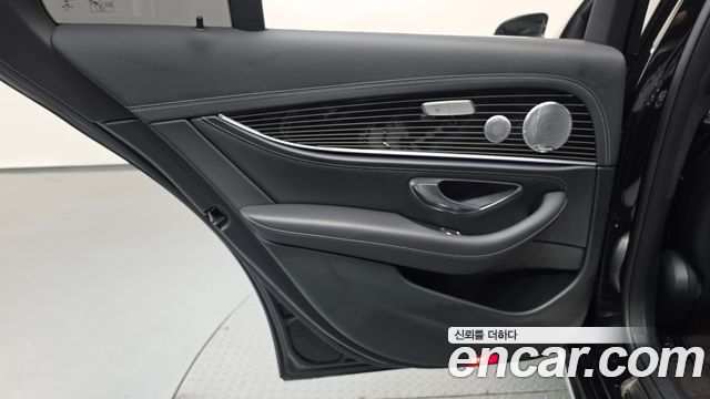 Mercedes-Benz E-Class 2020 — photo 15