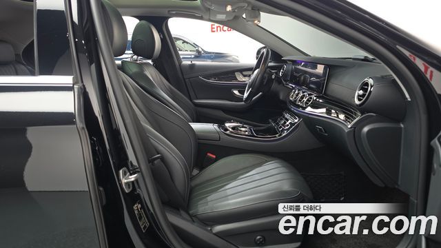 Mercedes-Benz E-Class 2020 — photo 16