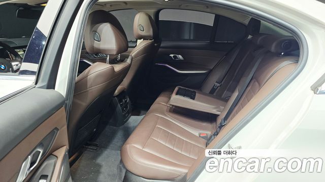 BMW 3-Series 2021 — photo 13