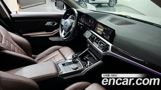 BMW 3-Series 2021 — photo 20