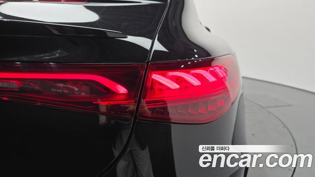 Mercedes-Benz EQE 2024 — photo 9
