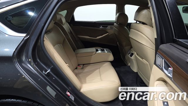 Genesis G80 2017 — photo 17
