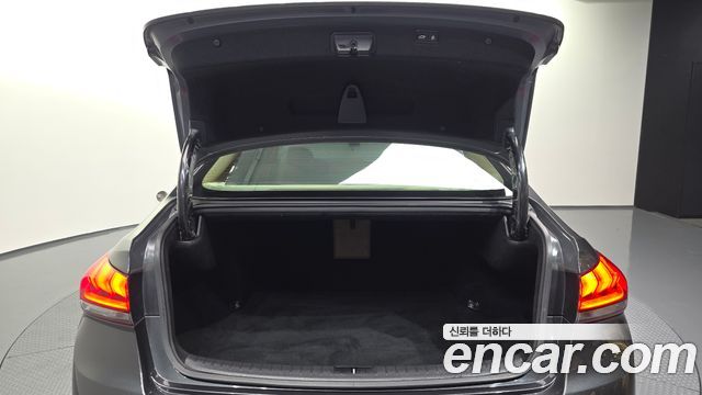 Genesis G80 2017 — photo 26