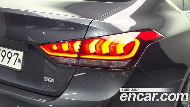 Genesis G80 2017 — photo 9