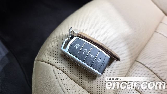 Genesis G80 2017 — photo 27