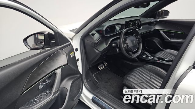 Peugeot 2008 2021 — photo 13