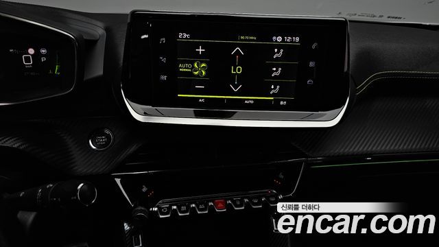Peugeot 2008 2021 — photo 20