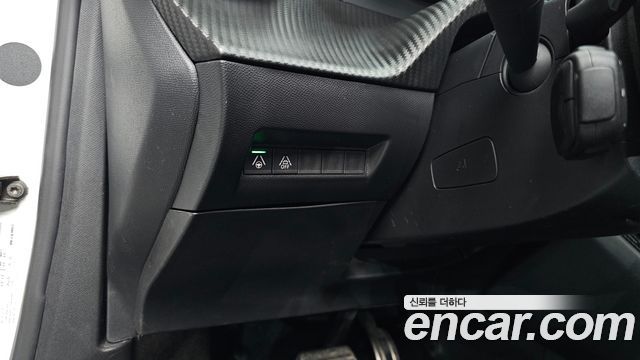 Peugeot 2008 2021 — photo 22