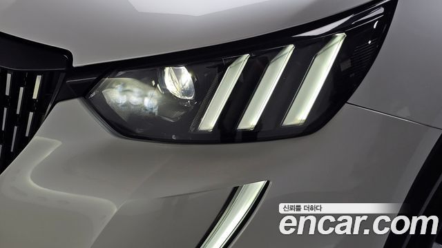 Peugeot 2008 2021 — photo 8