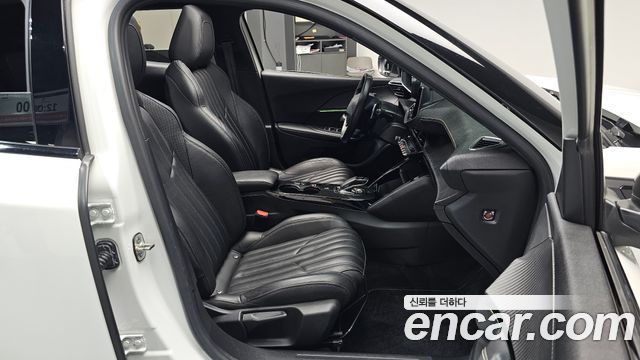 Peugeot 2008 2021 — photo 16