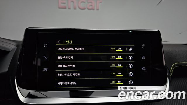 Peugeot 2008 2021 — photo 30