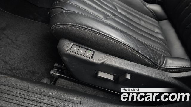 Peugeot 2008 2021 — photo 31