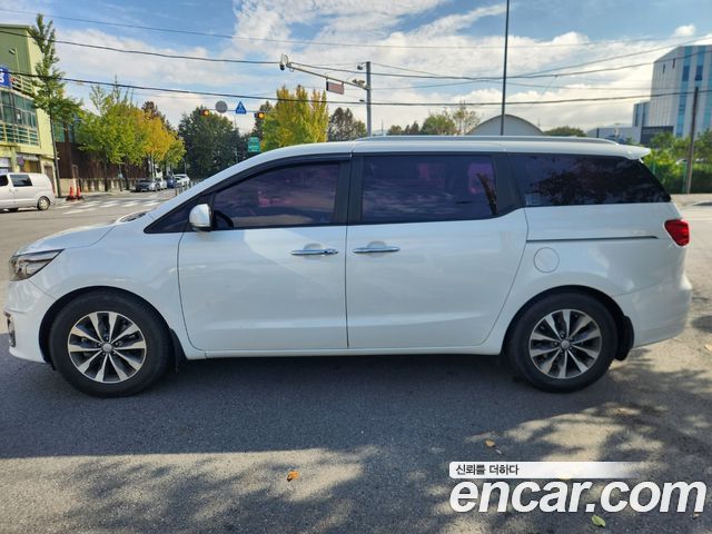 Kia Canival 2016 — photo 4