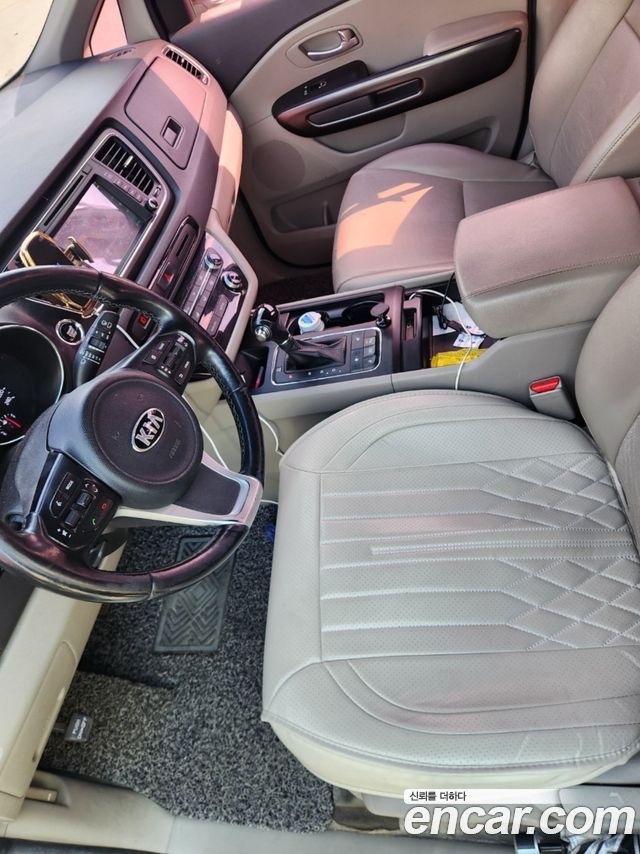 Kia Canival 2016 — photo 12
