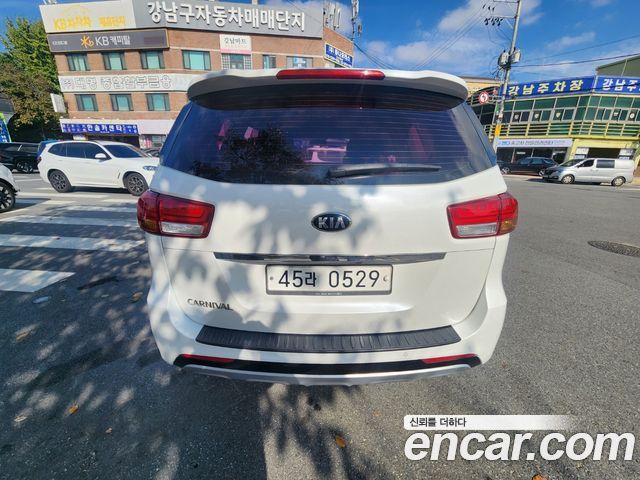 Kia Canival 2016 — photo 13