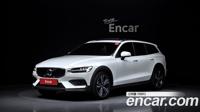 Volvo V60 2020 — photo 1