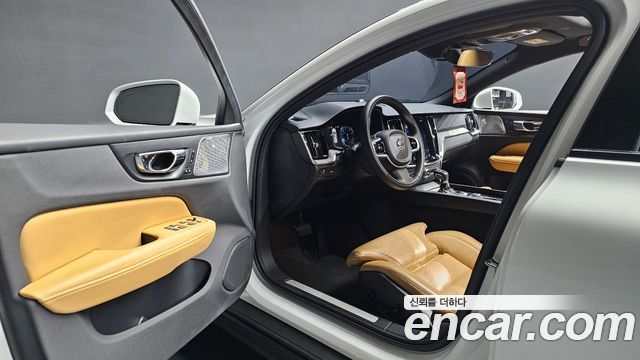 Volvo V60 2020 — photo 10