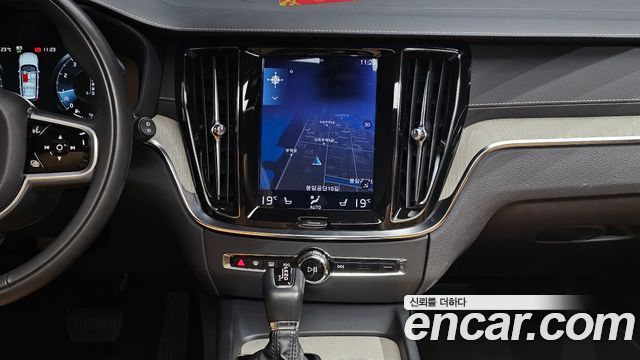 Volvo V60 2020 — photo 14