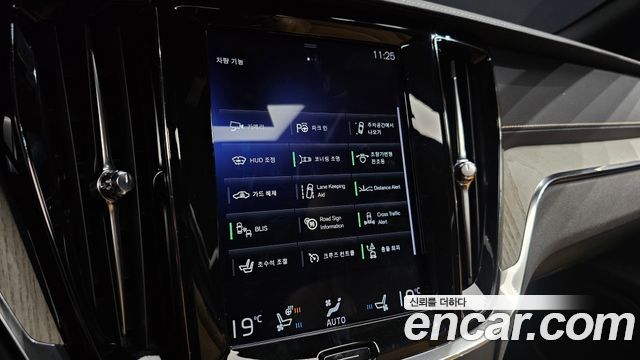 Volvo V60 2020 — photo 16