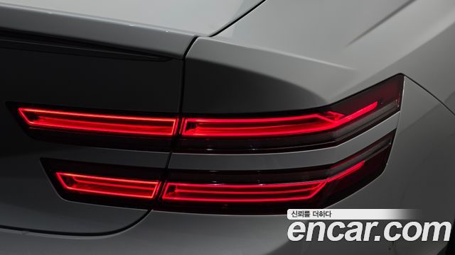 Genesis G80 2022 — photo 9