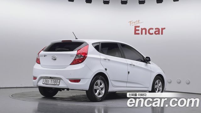 Hyundai Accent 2014 — photo 2